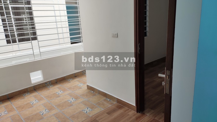 Bán nhà PL mới đẹp ô tô đỗ cửa ngõ 175 Lạc Long Quân 30m2 x 5 tầng giá 3,85 tỷ. LH 0912442669