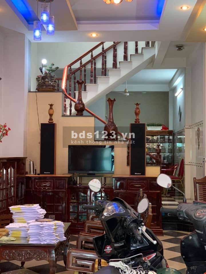 Xe hơi vào nhà, Núi Thành, P13 Tân Bình, 80m2, 3tầng,4x20m, Hiếm có,chỉ 9tỷ.ĐT 0936539463