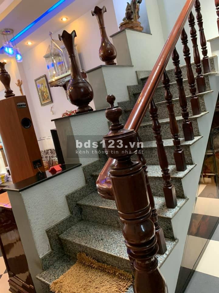 Xe hơi vào nhà, Núi Thành, P13 Tân Bình, 80m2, 3tầng,4x20m, Hiếm có,chỉ 9tỷ.ĐT 0936539463