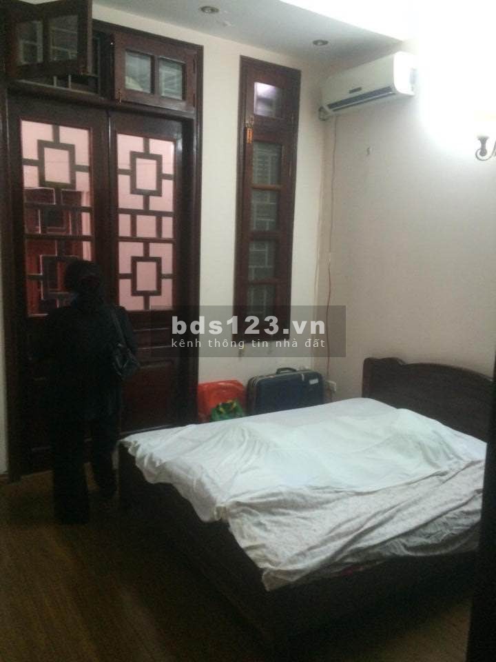 Nhà Hồ Hoàng Cầu, khu dân trí cao, dt: 50 m2, xây 5 tầng, giá 4.8 tỷ, đt 0903218848