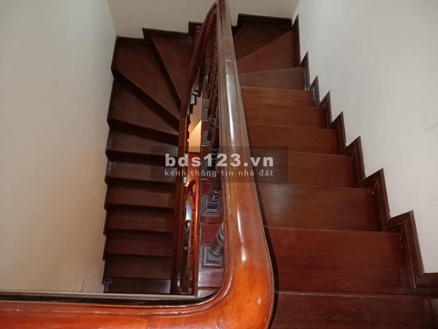 Bán Nhà Lạc Long Quân Gần Chợ Bưởi, 40m2, 4 Tầng, Mặt Tiền: 3.5m