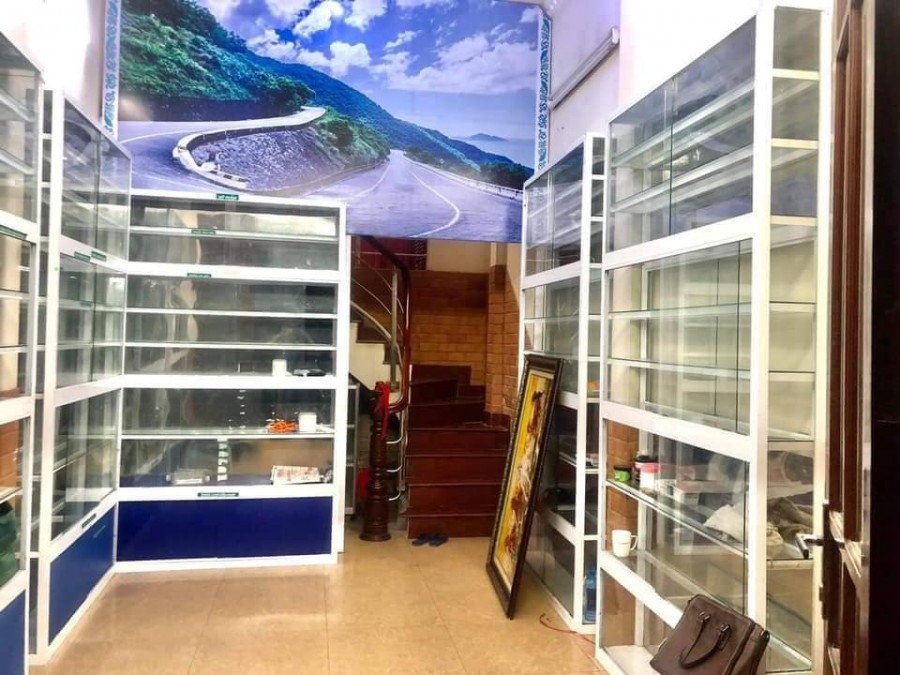 Bán nhà mặt phố, 5 tầng, Thịnh Quang, Đống Đa, kinh doanh đa năng. Giá chỉ 5,3 tỷ.