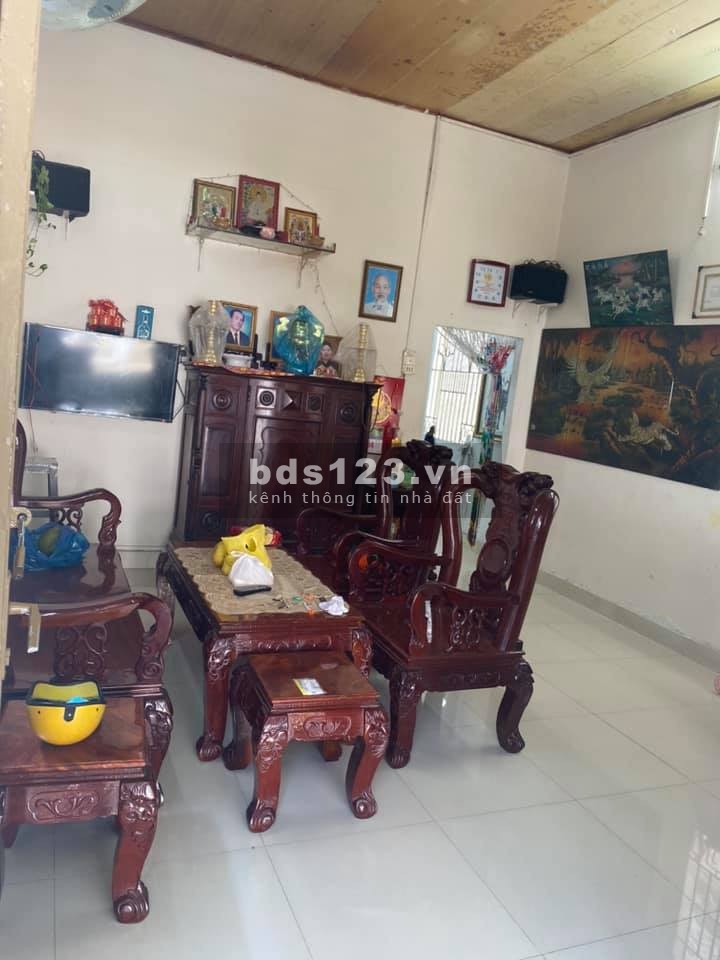 Bán nhà mặt tiền sân vườn rộng- Phú Hữu,Q9
