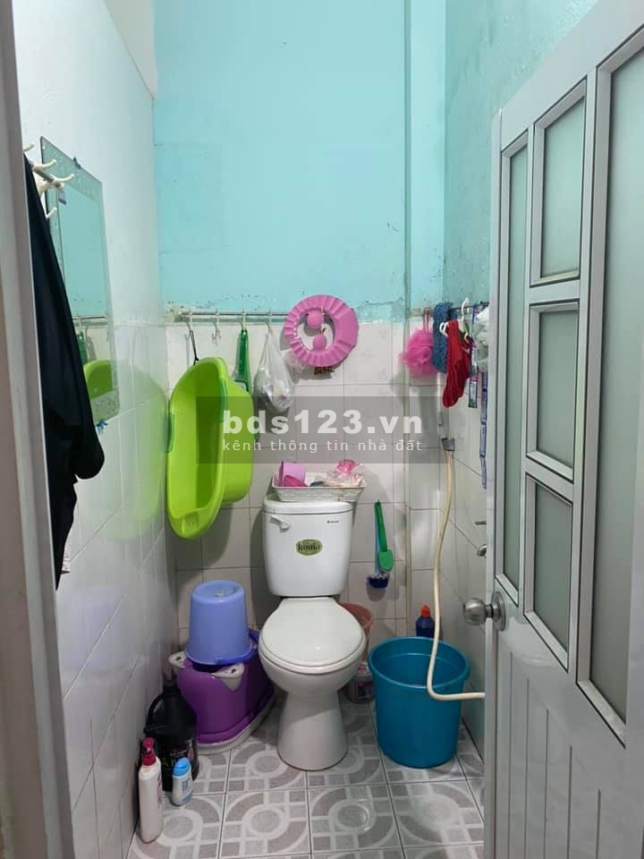 Bán nhà mặt tiền sân vườn rộng- Phú Hữu,Q9