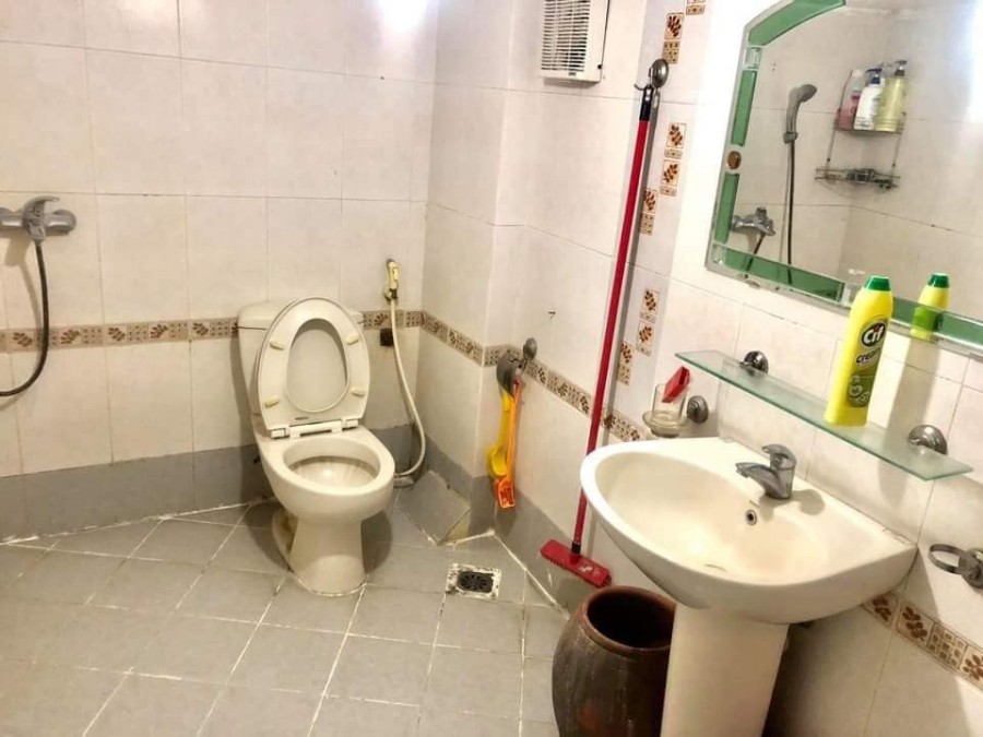 Bán nhà mặt phố, 5 tầng, Thịnh Quang, Đống Đa, kinh doanh đa năng. Giá chỉ 5,3 tỷ.