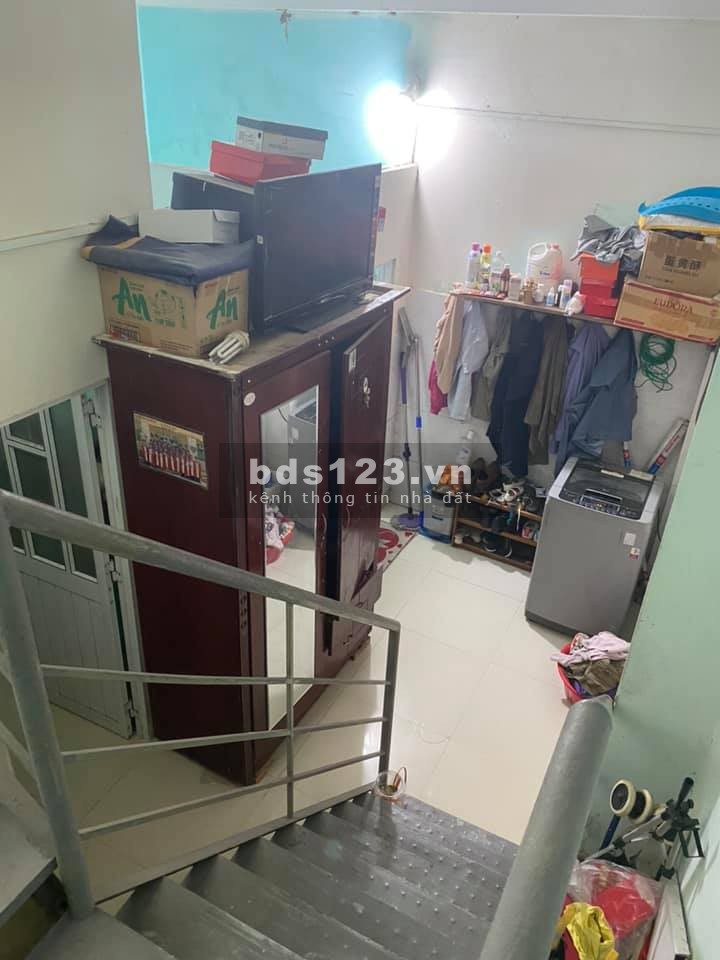 Bán nhà mặt tiền sân vườn rộng- Phú Hữu,Q9
