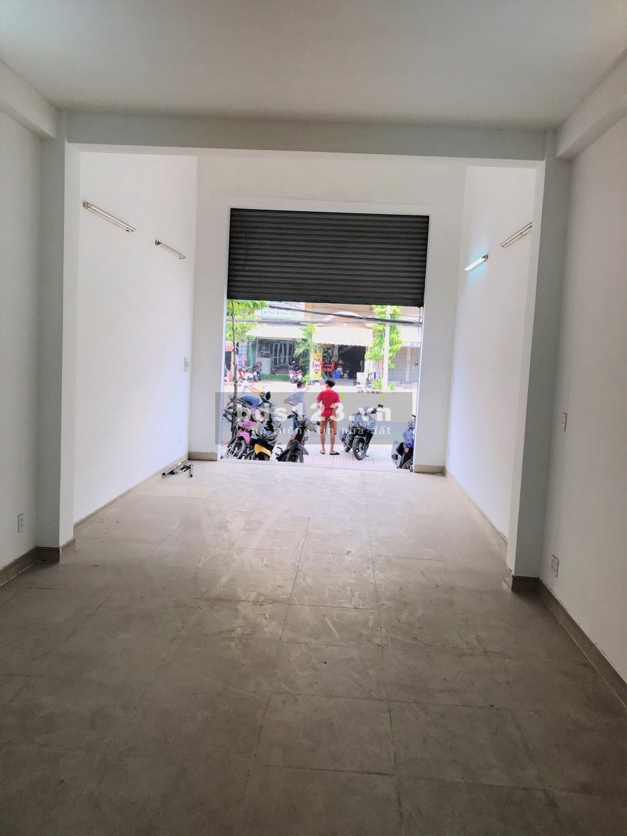 Cho thuê nhà 4 lầu, mặt tiền Tạ Quang Bửu, P5, Q8
