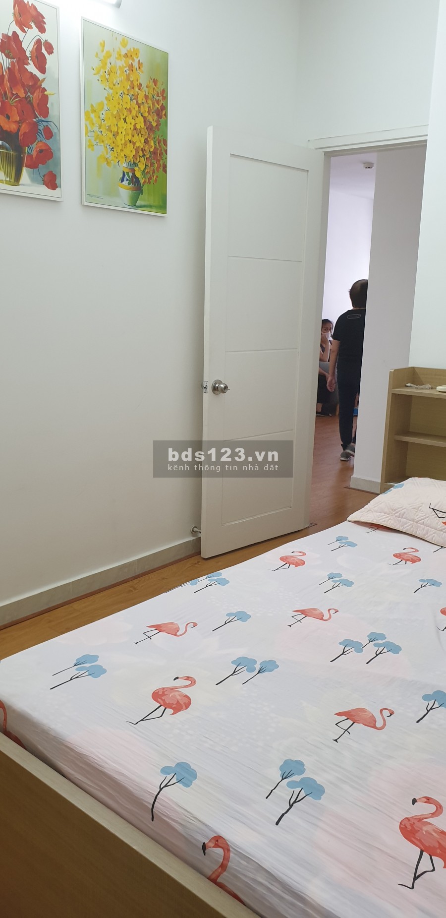 Cho thuê căn hộ chung cư 90 mặt tiền đường Nguyễn Hữu Cảnh, quận Bình Thạnh ngay chân cầu Thủ Thiêm, sát sông Sài Gòn thoáng mát, kế căn hộ Saigon Pearl.