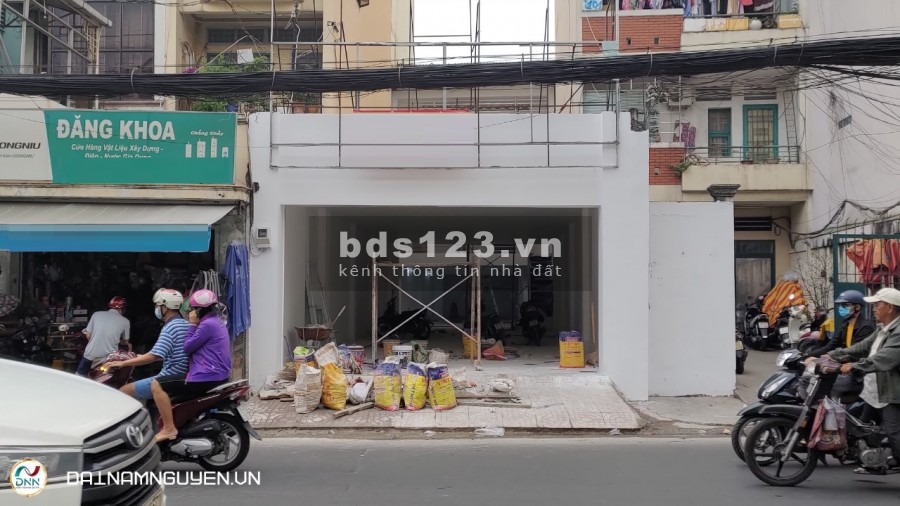 Nhà MT Đường Lê Văn Việt, khu dân cư đông
