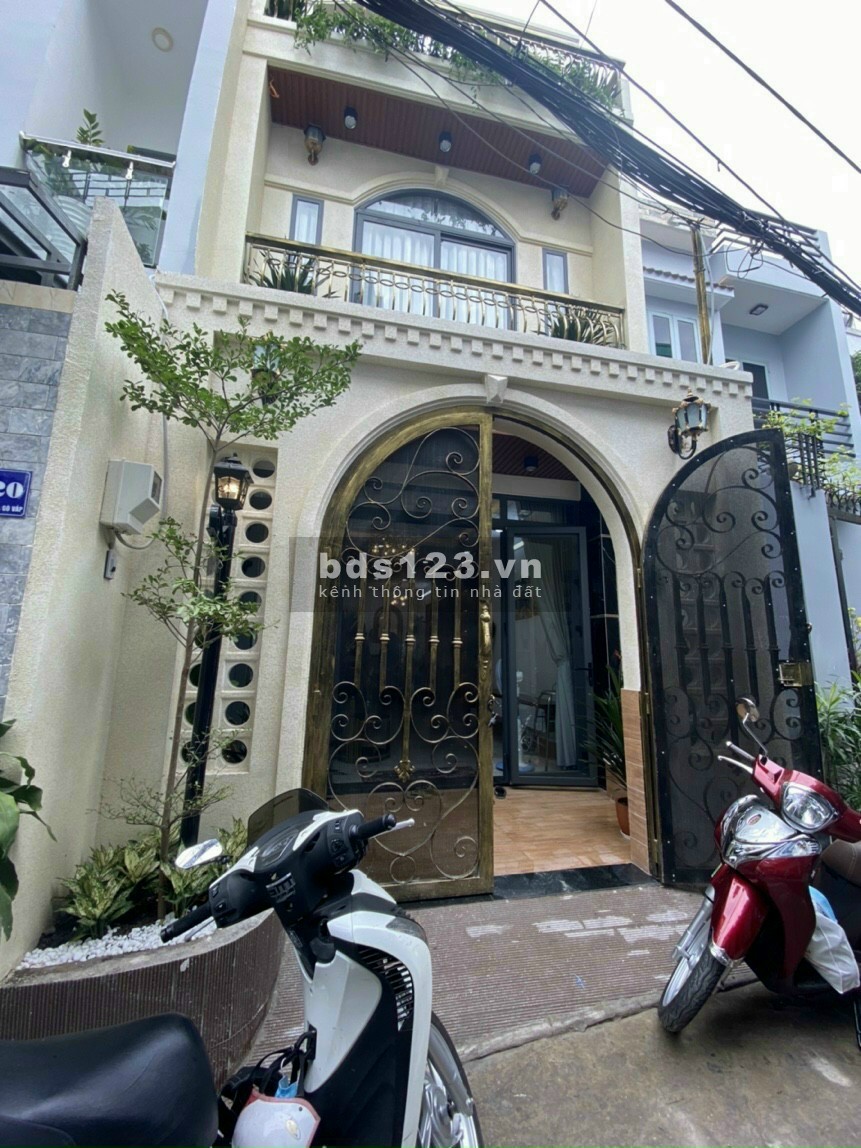 Cần bán gấp nhà đẹp tọa lạc tại đường số 4