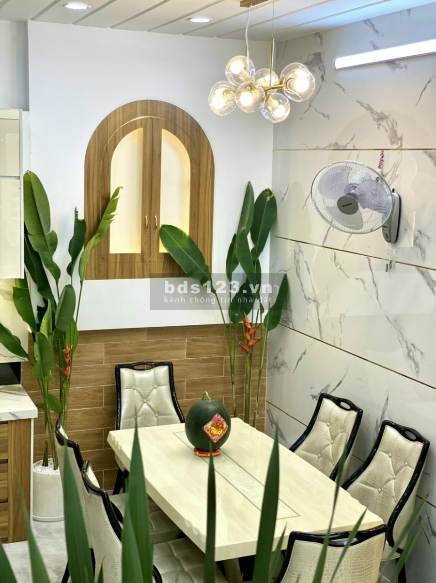 Cần bán gấp nhà đẹp tọa lạc tại đường số 4