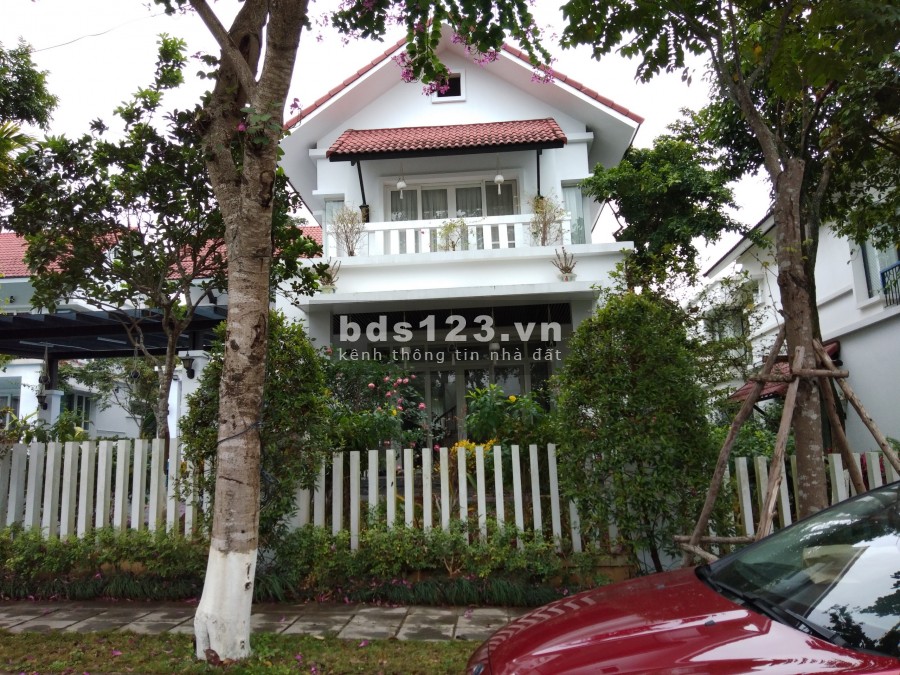 Bán gấp lô góc 2 mặt tiền 120m2, sát vách Xanh villas, gần gas Hòa Lạc, oto tránh giá 11tr/m2