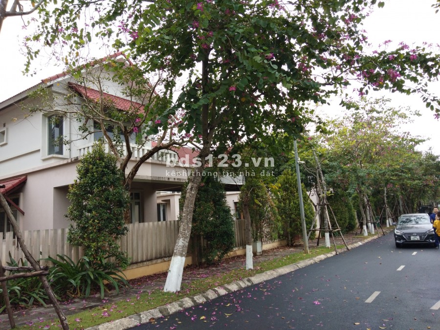 Bán gấp lô góc 2 mặt tiền 120m2, sát vách Xanh villas, gần gas Hòa Lạc, oto tránh giá 11tr/m2