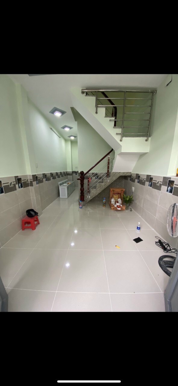 Bán nhà mặt tiền hẻm xe hơi Hướng Đông nam 2 lầu 2441 Huỳnh Tấn Phát 2,05 tỷ