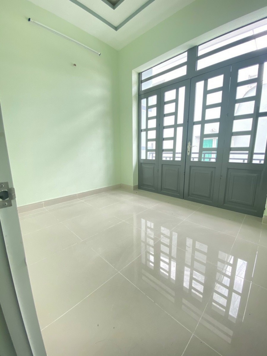 Bán nhà mặt tiền hẻm xe hơi Hướng Đông nam 2 lầu 2441 Huỳnh Tấn Phát 2,05 tỷ