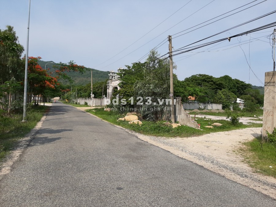 Đất MT đường vô núi Dinh, gần cảng Cái Mép Phú Mỹ, 144m2 , 980tr ,SHR , LH 0902.93.1223