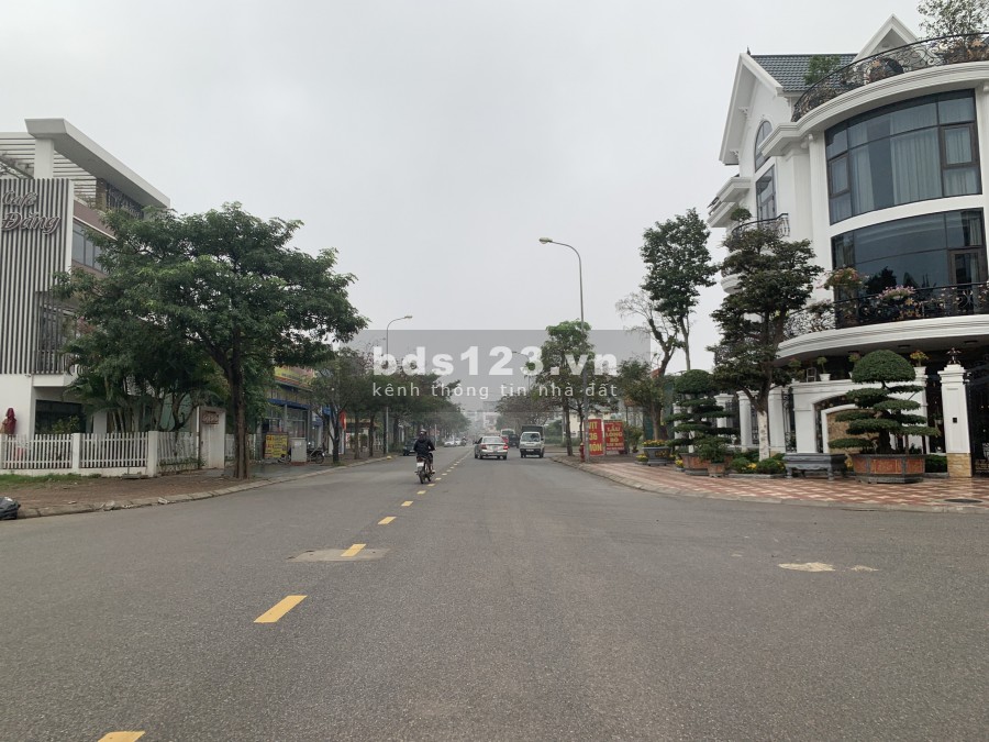 Anh trai tôi cần bán đất tại khu 31ha, vị trí trung tâm, gần Quận Ủy mới.
