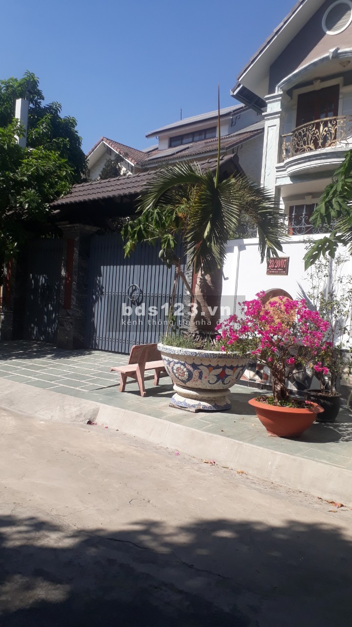 Bán biệt thự mặt tiền đường 27 Hiệp Bình Chánh quận Thủ Đức khu ven sông