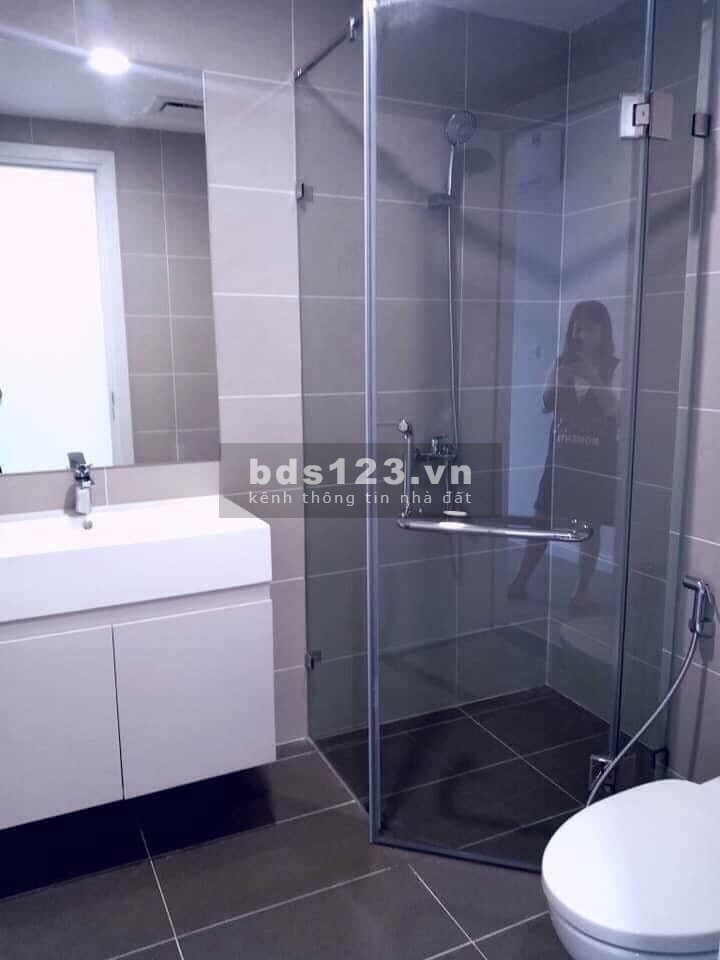 Cần bán gấp căn 2PN- 87m2 tòa chung cư Cao cấp Kosmo Tây Hồ- đường Xuân La.