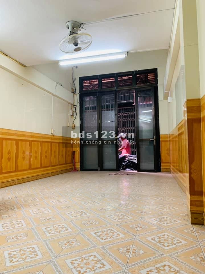 VỊ TRÍ ĐẸP KINH DOANH -–Phố Chợ Khâm Thiên, 32m2 *4T, ngõ thông, rộng, giá 2,95 tỷ.