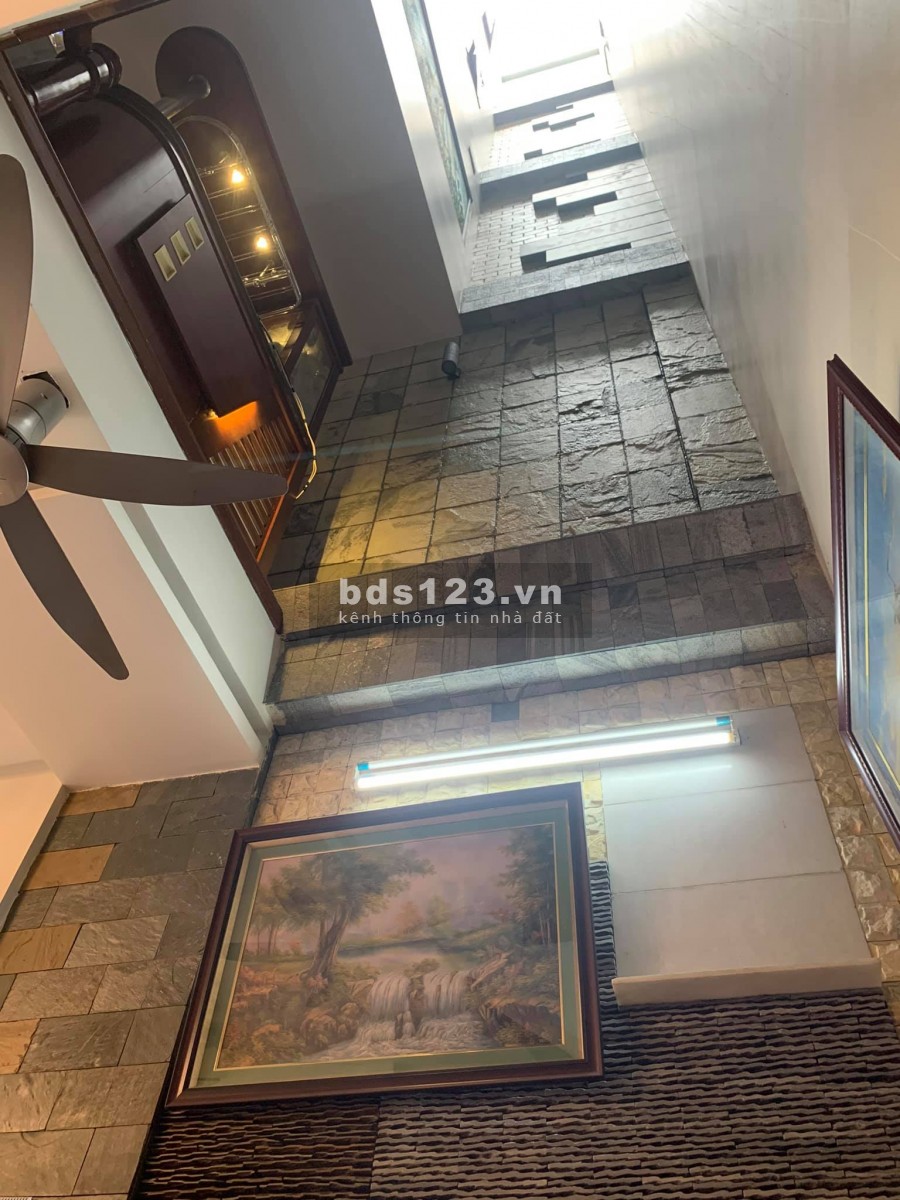 Bán nhà view hồ thoáng máy, kinh doanh đẹp, xin, Quận Cầu Giấy, lhcc