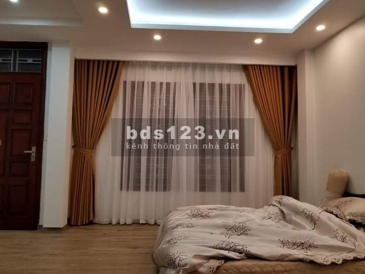 Bán gấp nhà Chùa Bộc, cách ô tô 5m , mặt tiền rộng , giá 4,4 tỷ