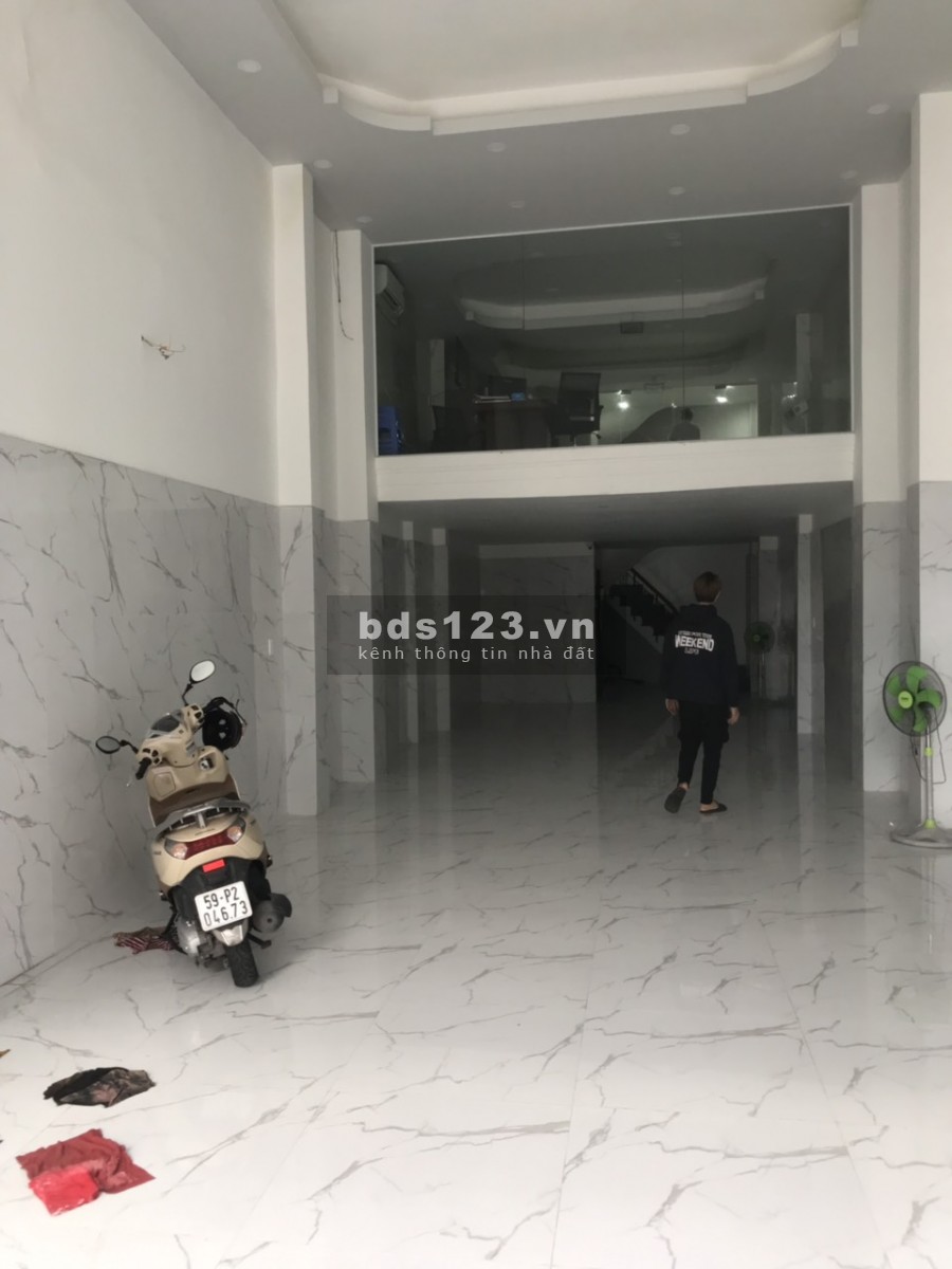 Cho thuê Nhà mới sàn trống suốt, Mt đường Hoàng Văn Thụ P2 Tân Bình