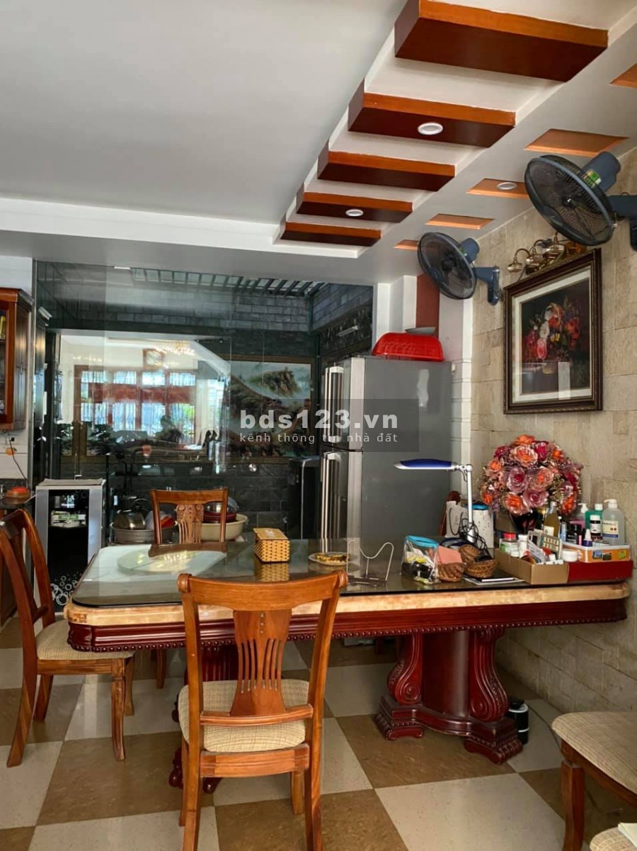 Bán nhà view hồ thoáng máy, kinh doanh đẹp, xin, Quận Cầu Giấy, lhcc
