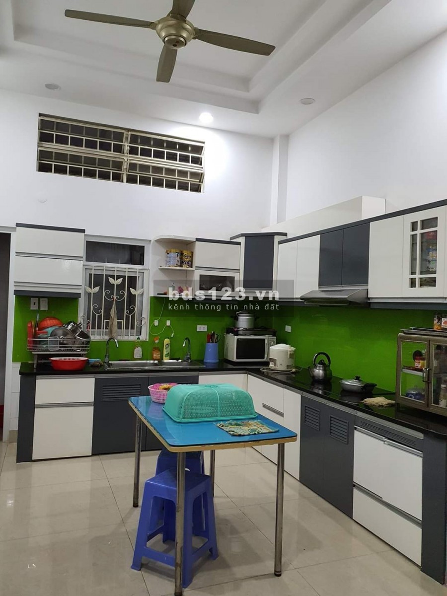 Nhà 64m2, xe hơi đỗ cửa, cạnh Chợ Bà Hoa. Tân Bình. 5,75 tỷ