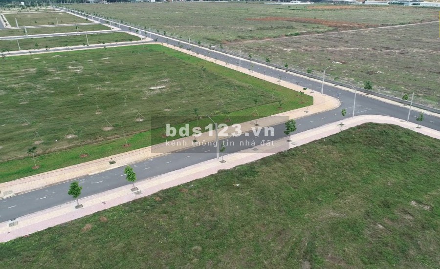 Bán đất mt 32m KDC D2D Lộc An, Sát UBND, chợ Lộc An, giá 1.8tỷ/100m2, SHR, thổ cư, XTD. 0938274090 Kim
