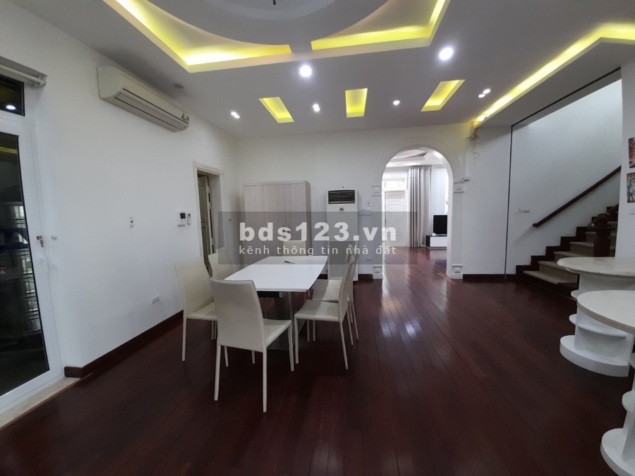 Bán biệt thự Ciputra lô góc 3 mặt thoáng 306m2, sân vườn quanh nhà, mặt đường đôi - 0974606535