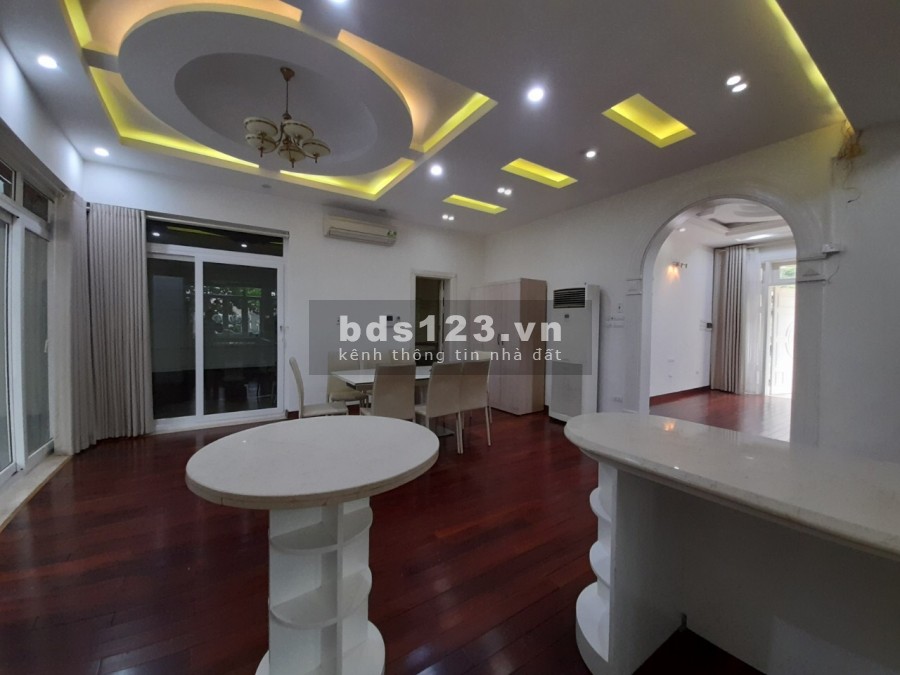 Bán biệt thự Ciputra lô góc 3 mặt thoáng 306m2, sân vườn quanh nhà, mặt đường đôi - 0974606535