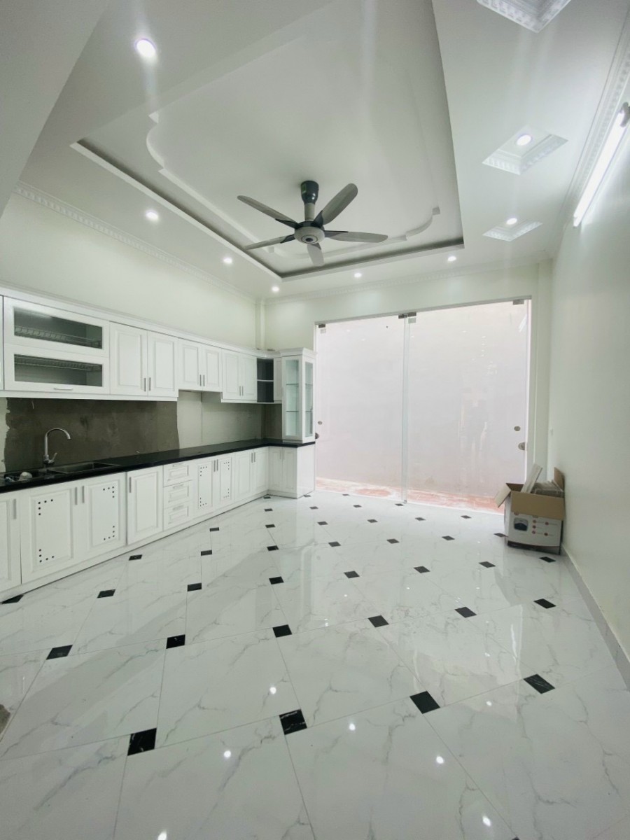 Bán nhà KPL Lạc Trung Kim Ngưu, 4m2x5T, thang máy, ô tô 7 chỗ vào nhà. Giá 12 tỷ( CTL)