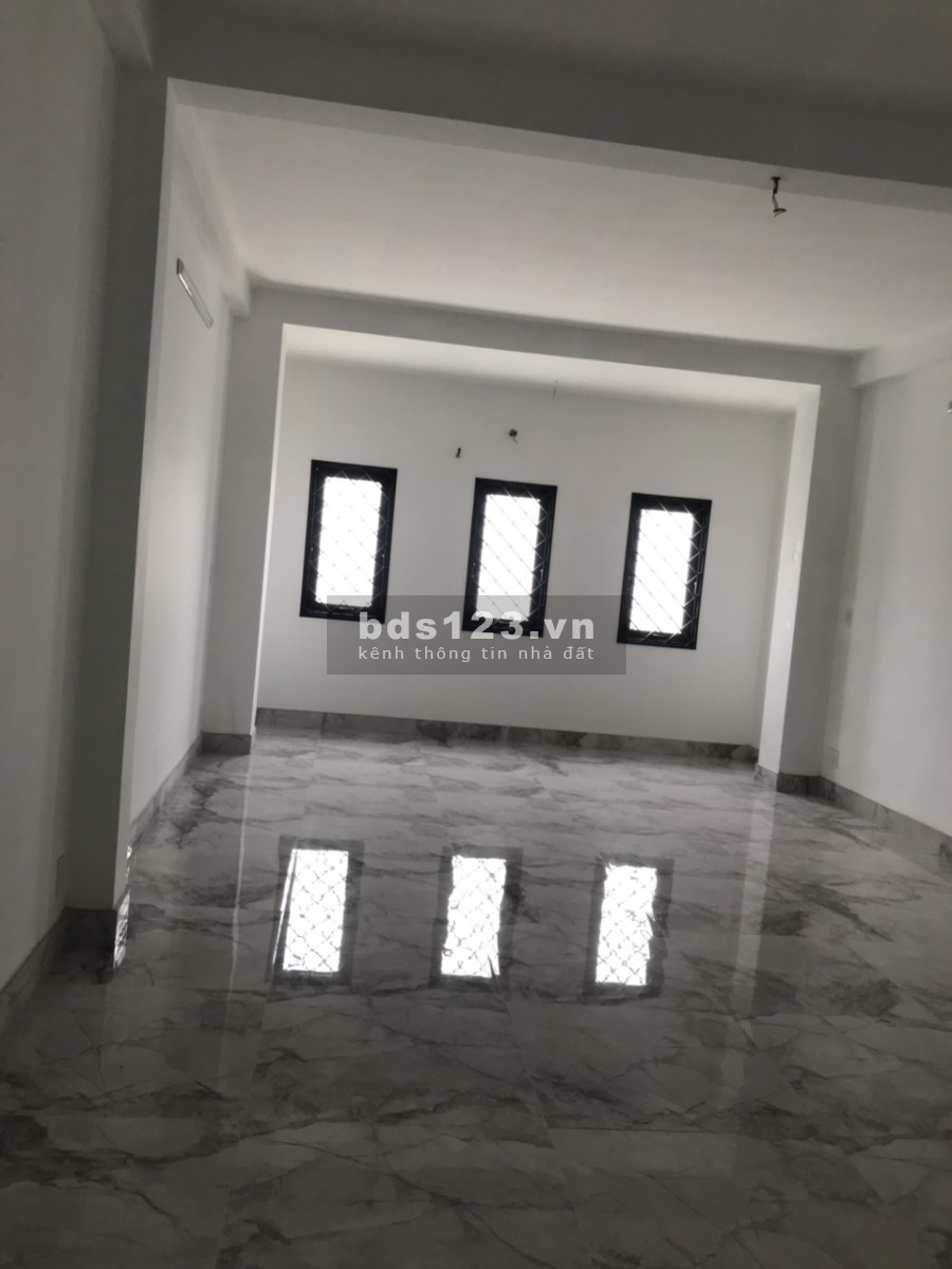 Cho thuê Nhà mới sàn trống suốt, Mt đường Hoàng Văn Thụ P2 Tân Bình