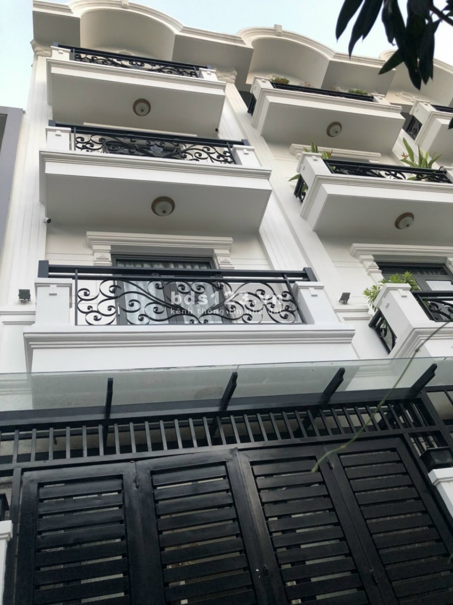 Nhà Bán Hẻm 686 CMT8 Giá Rẻ 60m2, 3Lầu 3PN , 4 WC.