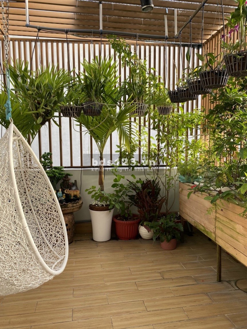 Nhà Bán Hẻm 686 CMT8 Giá Rẻ 60m2, 3Lầu 3PN , 4 WC.