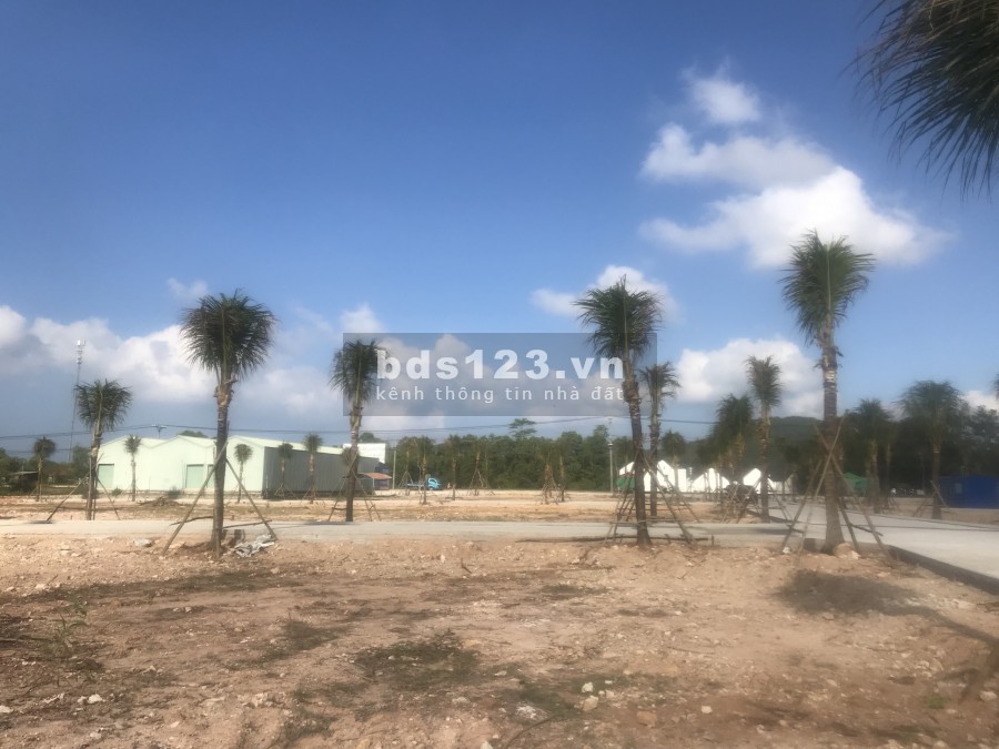 Hôm Nay Đi Xem Quy Hoạch Làm Quảng Trường HCM ở Phú Quốc, Thấy Có Bán Đất Nền Đối Diện, Qua Xem Thi Thấy Ưng Ý Thiệt!