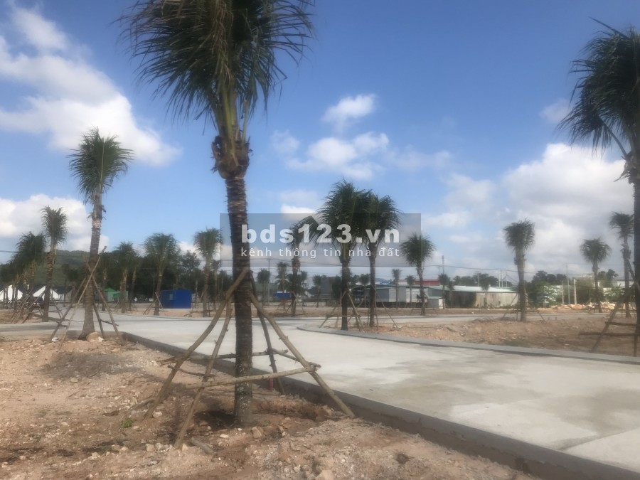 Hôm Nay Đi Xem Quy Hoạch Làm Quảng Trường HCM ở Phú Quốc, Thấy Có Bán Đất Nền Đối Diện, Qua Xem Thi Thấy Ưng Ý Thiệt!