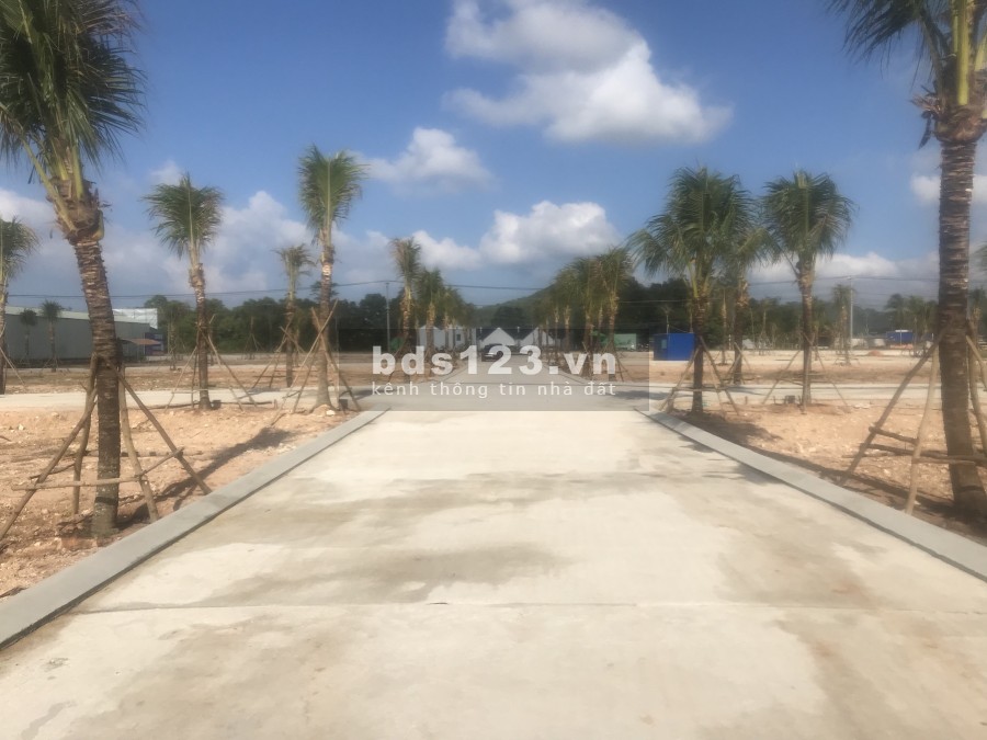 Dạo Sáng Ở Phú Quốc Đi Xem Thử Đất Để Đầu Tư, Gặp Được Cậu Chuyên Viên Nhiệt Tình Dễ Thương, Còn Đưa Mình Đi Tham Quan Nhiều Nơi !