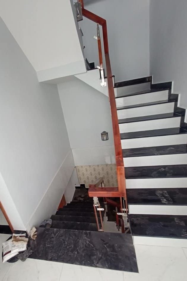 Nhà 1 trệt 1 lầu, sổ hồng riêng lại giá mềm thì còn gì bằng!