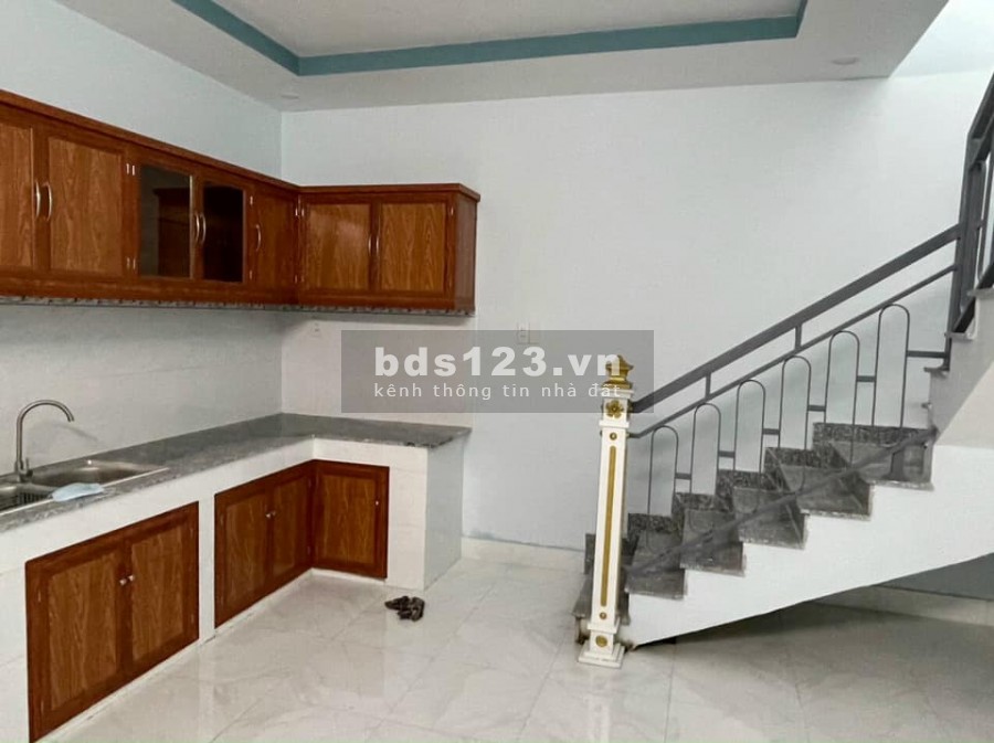 Nhà khu công nghiệp Tây bắc cần bán.