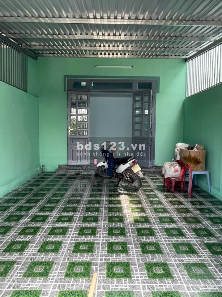 Nhà khu công nghiệp Tây bắc cần bán.
