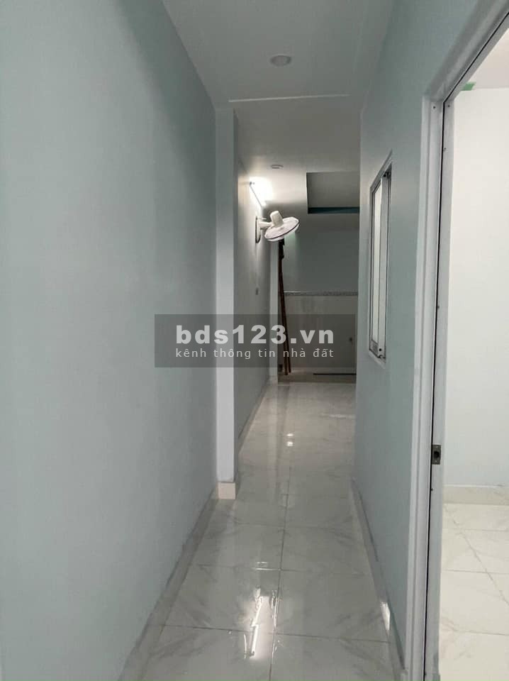 Nhà khu công nghiệp Tây bắc cần bán.