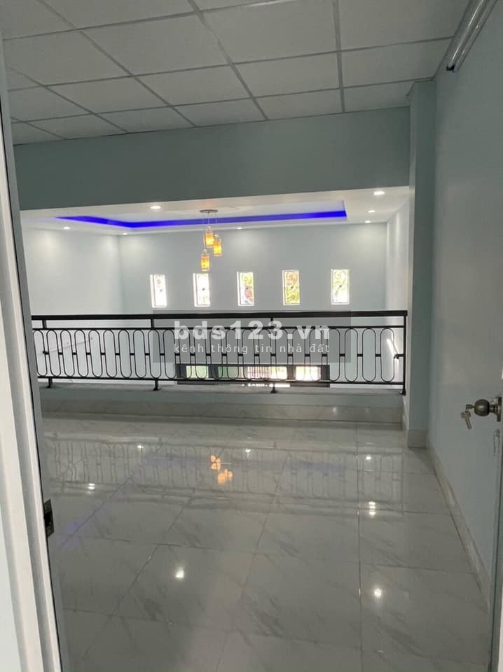 Nhà khu công nghiệp Tây bắc cần bán.