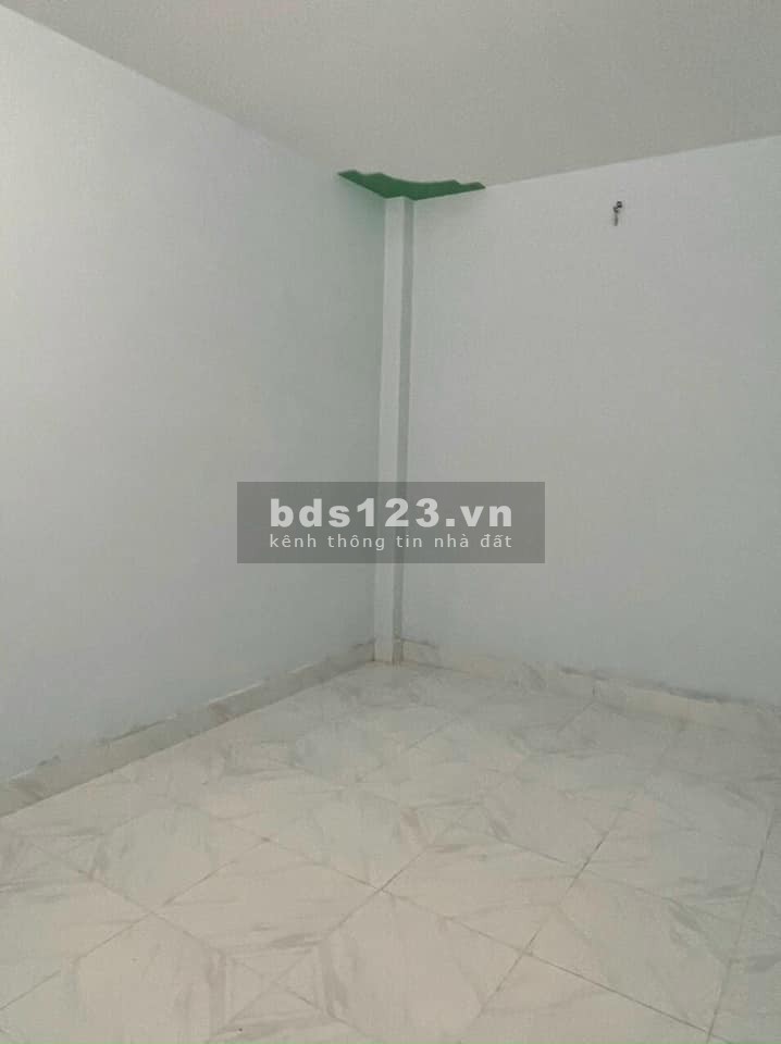 Nhà khu công nghiệp Tây bắc cần bán.