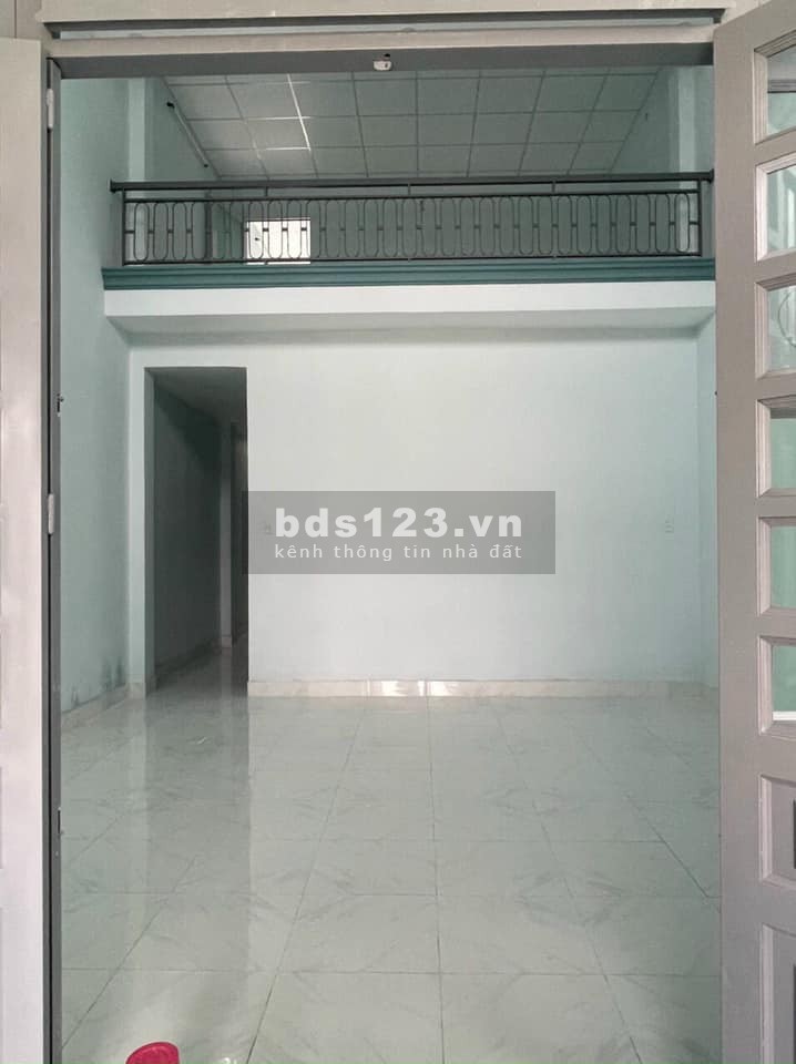 Nhà khu công nghiệp Tây bắc cần bán.