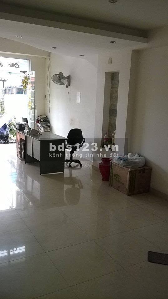 Cho thuê mặt bằng (7x4)m làm văn phòng ), có sân (5x4)m quận 7