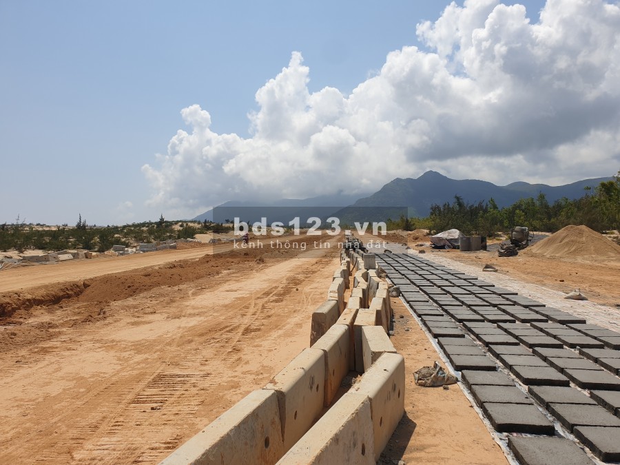Bán đất mặt tiền bờ biển tại huyện phù cát, bình định. Giá 150 ngàn/m2.