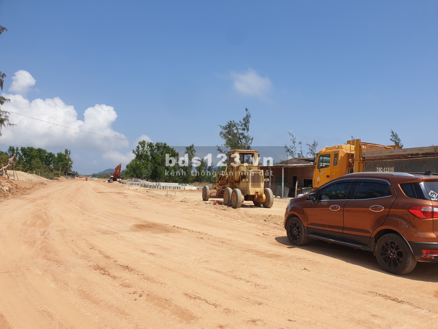 Bán đất mặt tiền bờ biển tại huyện phù cát, bình định. Giá 150 ngàn/m2.