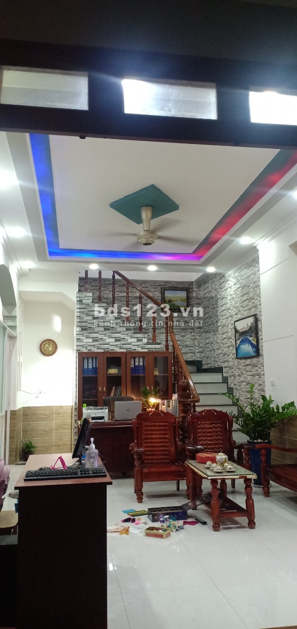 Nhà Dĩ An giáp Thủ Đức bán gấp